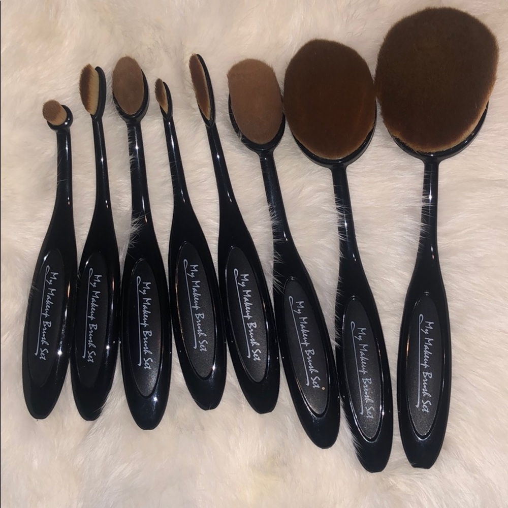 Makeup brushes
